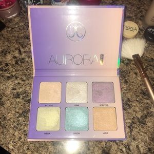 Aurora highlighter pallet